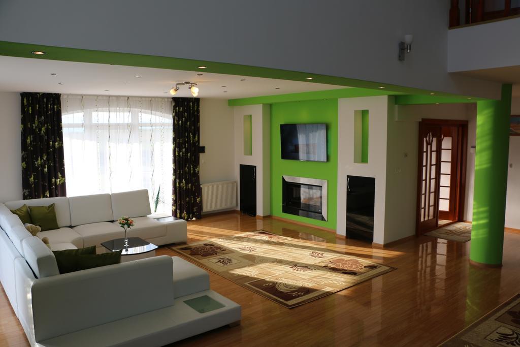 Sanderson Apartments Miercurea Ciuc Rum bild